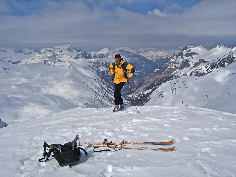 #4 Bonette : Gérard cherche la table, qui est sous mes skis.
Faut pas lui dire hi!hi! Bonette : Gérard cherche la table, qui est sous mes skis.
Faut pas lui dire hi!hi!