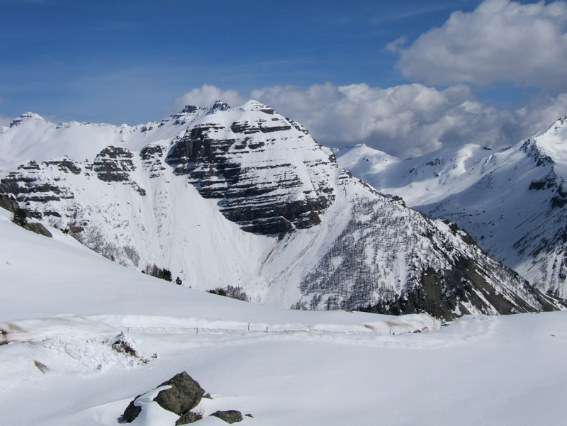 #19 PELAT : Le Col de la Cayolle et vue sur la Tête de Gorgias. PELAT : Le Col de la Cayolle et vue sur la Tête de Gorgias.