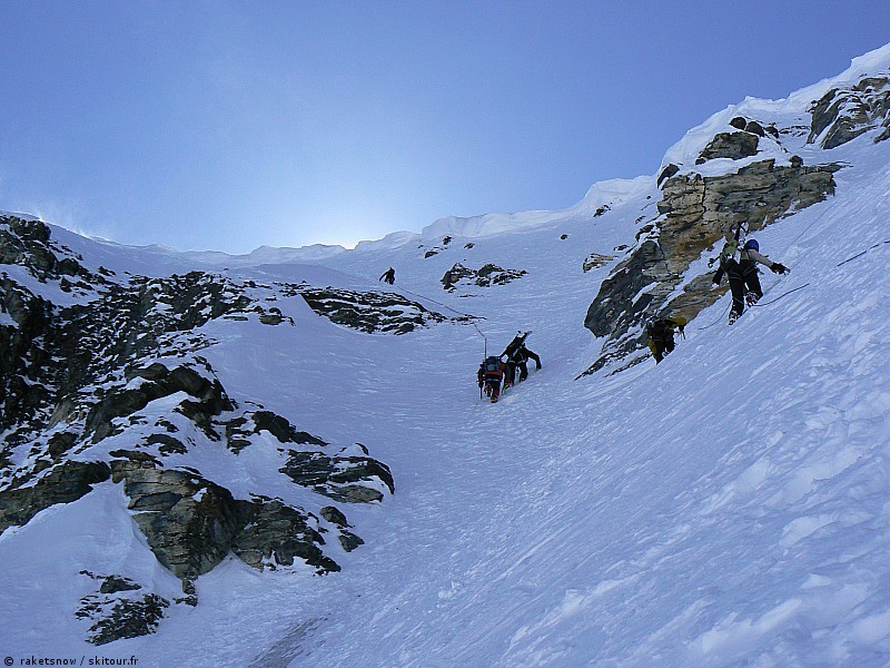 #3 dans le haut, avce les broches : la glace est pas loin dessous dans le haut, avce les broches : la glace est pas loin dessous