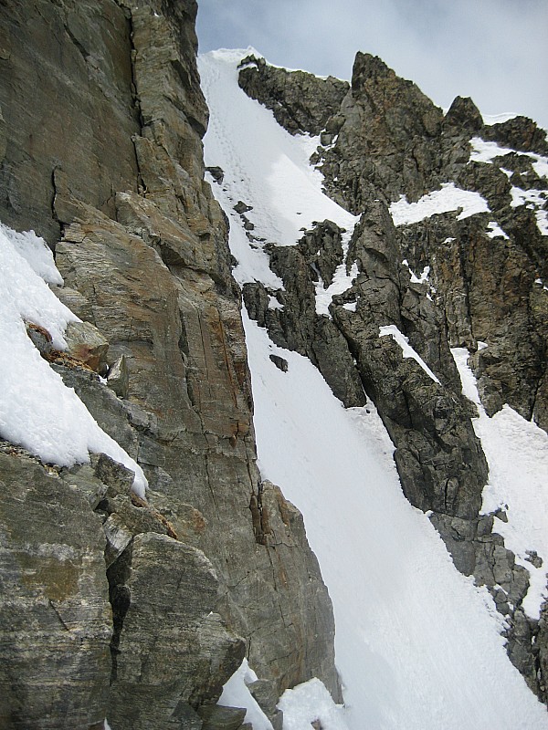 #3 Fenêtre sur l Fenêtre sur l'arête NNE : donnant accès à un couloir en haut de la face NE qui permet de contourner un ressaut mixte en haut de la face N