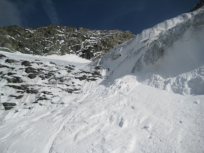 Et un p'tit tout droit : Ah les tics de vouloir garder les skis aux pieds jusqu'au bout !