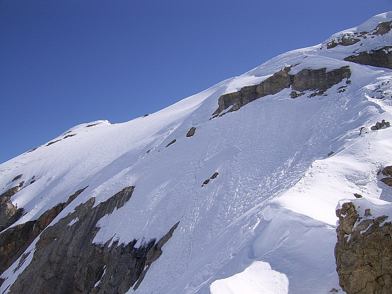 #3 le sommet : vue du col avec ses belles corniches le sommet : vue du col avec ses belles corniches