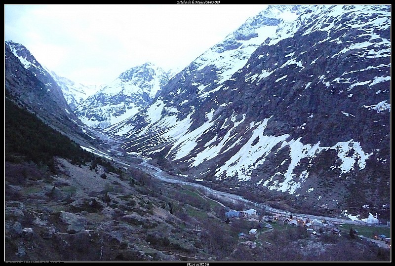 #2 La Bérarde : Vue sur la Bérarde et le Vallon du Carrelet au petit jour. La Bérarde : Vue sur la Bérarde et le Vallon du Carrelet au petit jour.