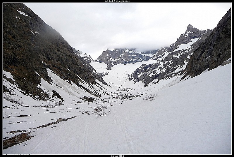 #3 Vallon du Châtelleret : Le Vallon du Châtelleret avec, au fond, notre objectif : La Brèche de la Meije (La Meije est dans les nuages). Vallon du Châtelleret : Le Vallon du Châtelleret avec, au fond, notre objectif : La Brèche de la Meije (La Meije est dans les nuages).