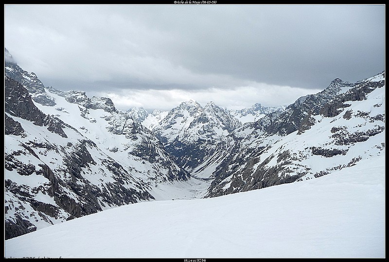 #5 Les Ecrins : Vue vers le bas sur le vallon. Les Ecrins : Vue vers le bas sur le vallon.