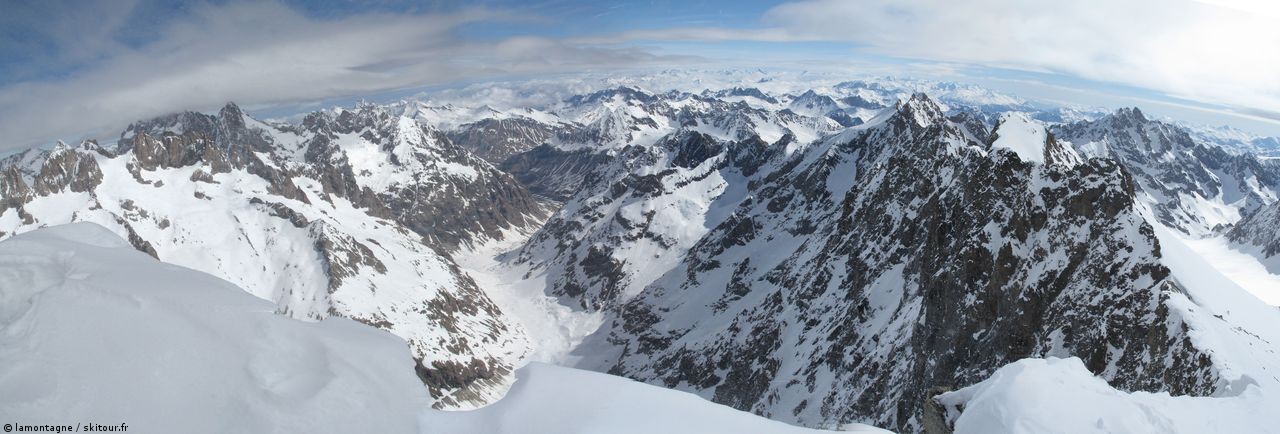 sommet de Roche faurio : vue sur la vallée du glacier de la plate des Agneaux, pic d'Arsine et de Neige cordier à droite