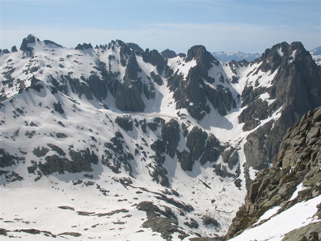 vue sur la Punta Alle Porta : le lac de Capitello au centre