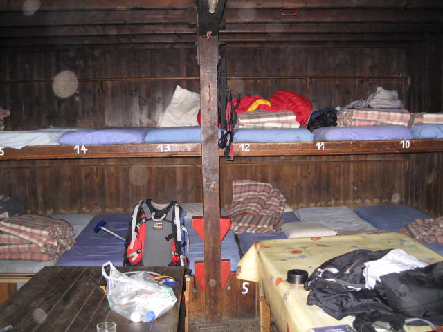 #38 Ref Nice : Chaleureux refuge d Ref Nice : Chaleureux refuge d'hiver de Nice ; il me fait penser au refuge de l'Aigle.