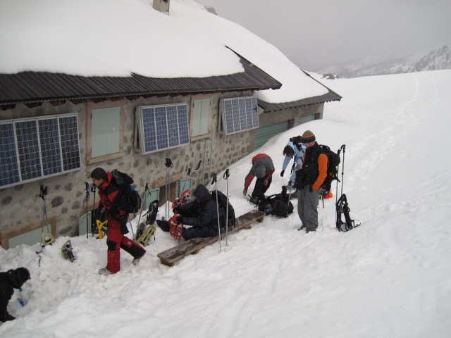 #16 Refuge des Merveilles : Un groupe de jeunes des quartiers difficiles de Marseille. Rencontre insolite en ces lieux avec ces jeunes de 11 à 17 ans, attachants. Refuge des Merveilles : Un groupe de jeunes des quartiers difficiles de Marseille. Rencontre insolite en ces lieux avec ces jeunes de 11 à 17 ans, attachants.