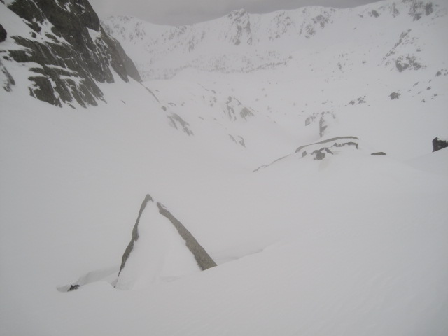 #11 Vallon des Merveilles : On redescend : à nouveau la Roche de l Vallon des Merveilles : On redescend : à nouveau la Roche de l'Autel sans sacrifier, le Chef de Tribut et le Christ sans échanges.