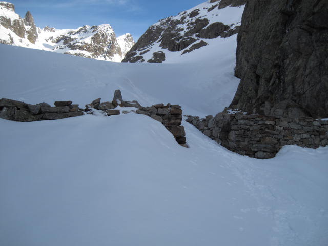 #57 Ref Nice - Pont de Countet : "Mur des Italiens" borne d Ref Nice - Pont de Countet : "Mur des Italiens" borne d'un temps et de la folie des hommes