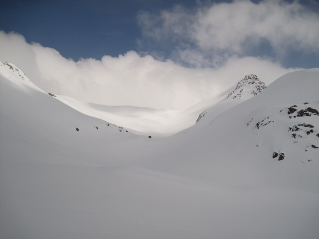 #23 Baisse du Basto : Un vent violent  lave le ciel. Baisse du Basto : Un vent violent  lave le ciel.