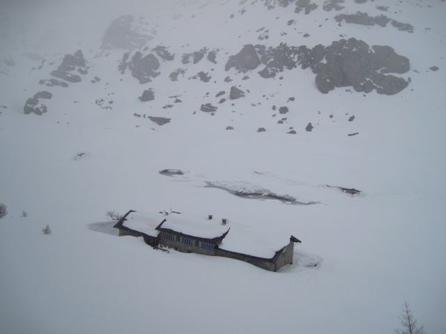 #17 Refuge des Merveilles : Neige et brouillard : errements sur le plateau des Merveilles pour "prendre l Refuge des Merveilles : Neige et brouillard : errements sur le plateau des Merveilles pour "prendre l'air"