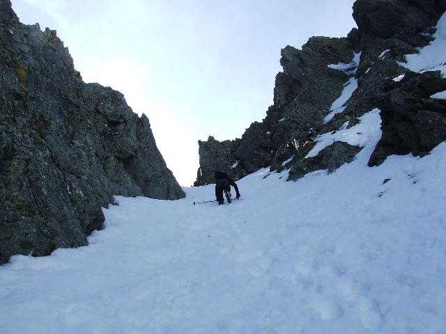 #3 Pointe de l Pointe de l'Ifala : Thomas qui a eu une forte envie de tracer aujourd'hui ...(il connaissait la longueur du couloir) :-))
