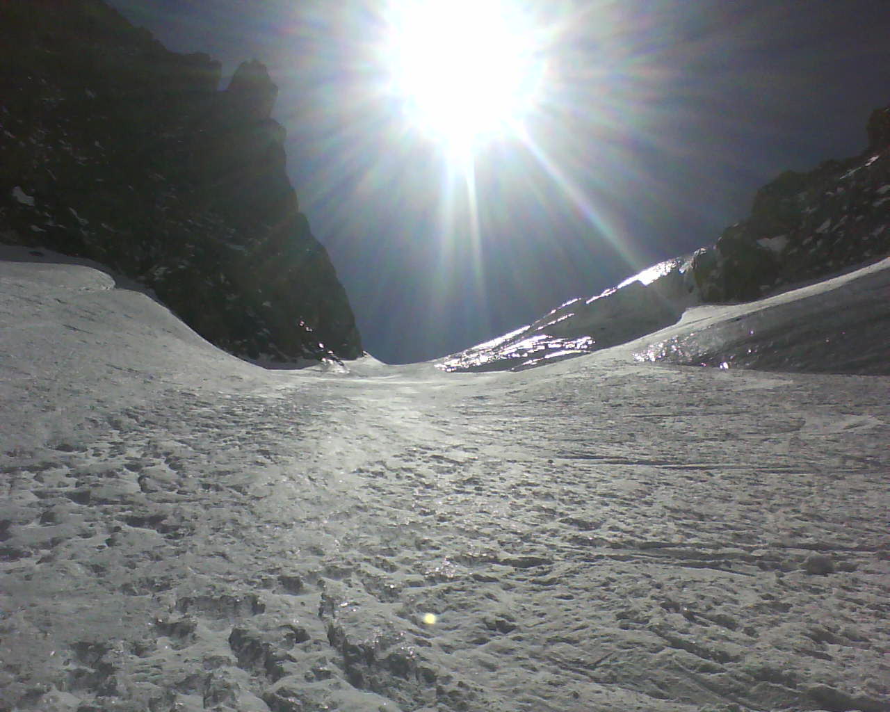 #8 bas du couloir : juste avant le déchausage pour rejoindre la rive gauche du glacier bas du couloir : juste avant le déchausage pour rejoindre la rive gauche du glacier