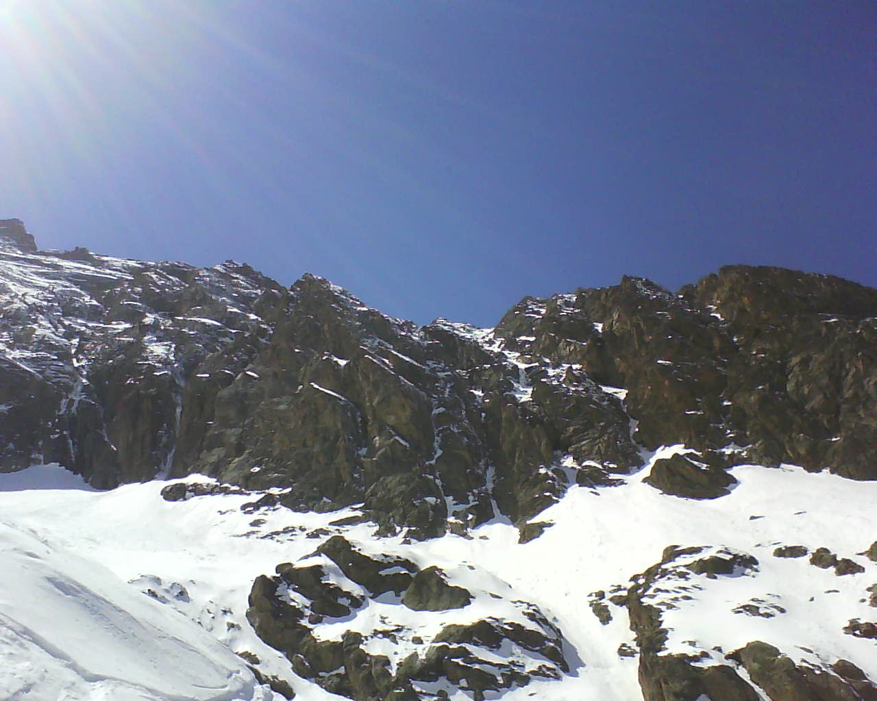 #11 grandes voies : à droite du couloir, là démarrent de belles voie TA dont la célèbrissime GRANITUDE de Feu P Chapouto grandes voies : à droite du couloir, là démarrent de belles voie TA dont la célèbrissime GRANITUDE de Feu P Chapouto