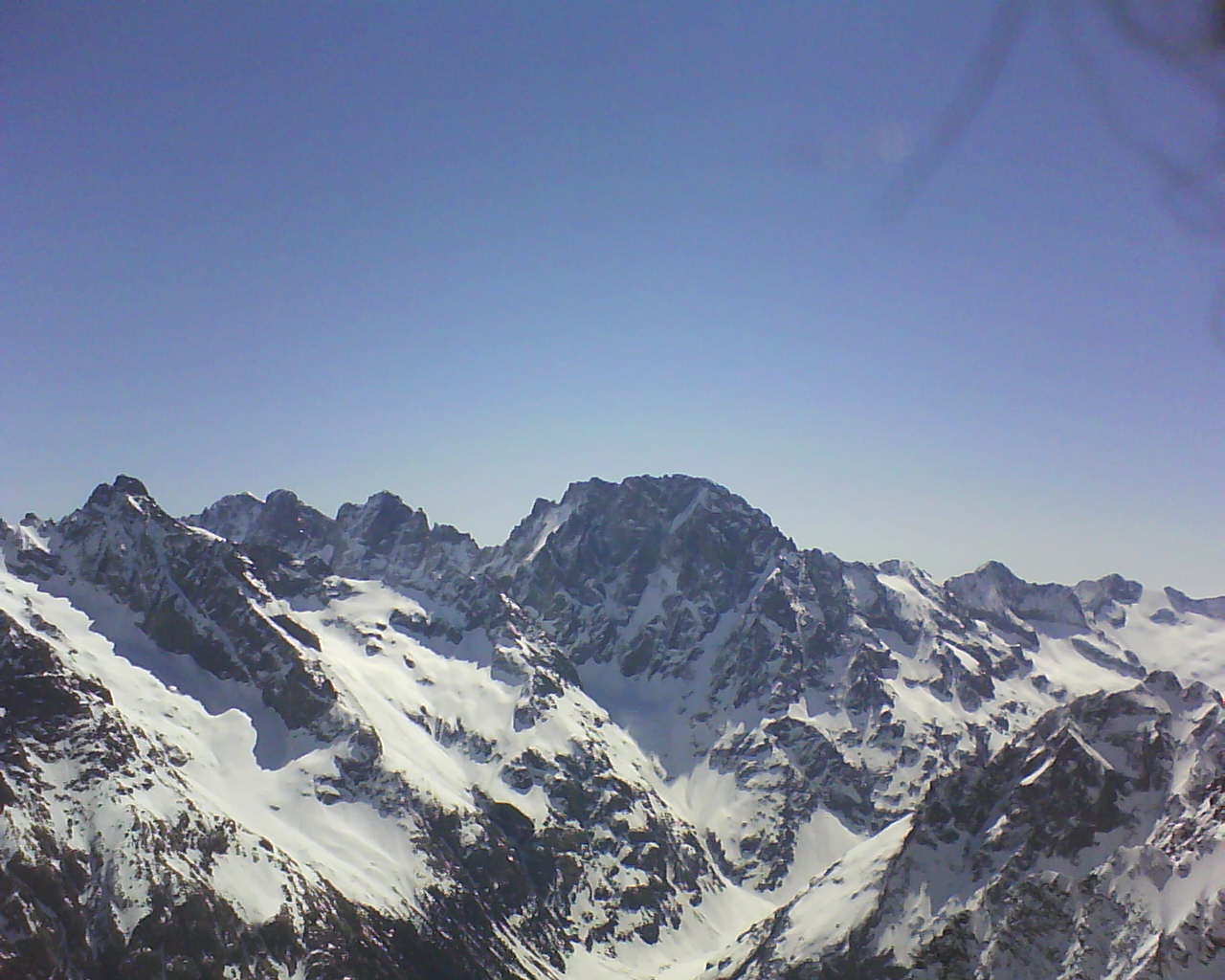 #7 Vue du haut de la Grande Aigui : que de belles pentes en condition! Vue du haut de la Grande Aigui : que de belles pentes en condition!