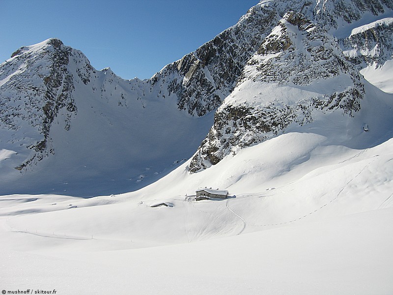 #3 Chalets de Baou : Tour des Fous en arrière plan Chalets de Baou : Tour des Fous en arrière plan