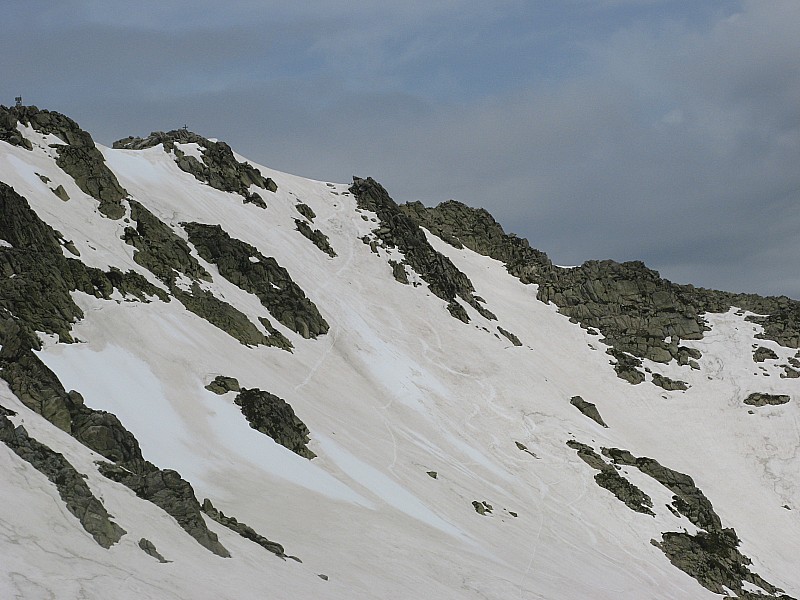 Traces de descente : Entrée directe de valle longa dans une neige bien sale...