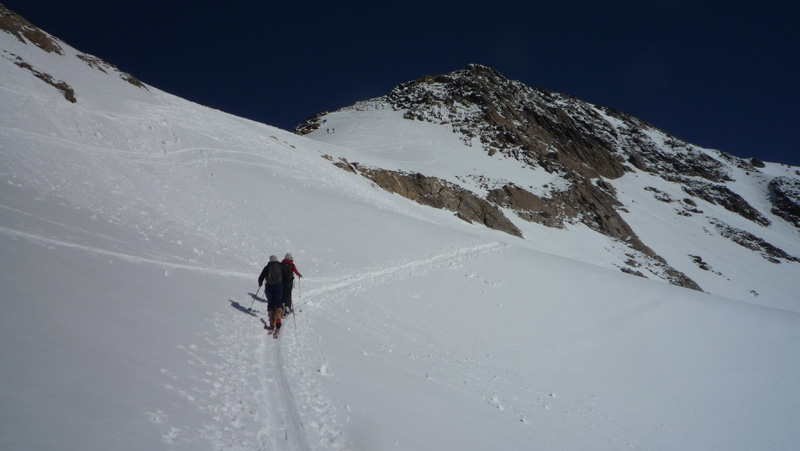 #3 Sous le col de l Sous le col de l'amiante : il faut déchausser pour atteindre le sommet