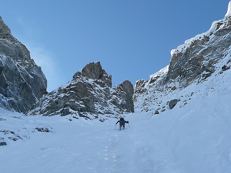 Dans le couloir. : Al qui grimpe.