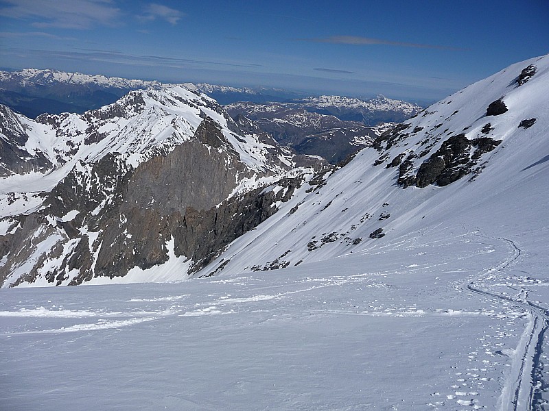 Vue depuis le col : Il fait beau et ici la neige est bonne...