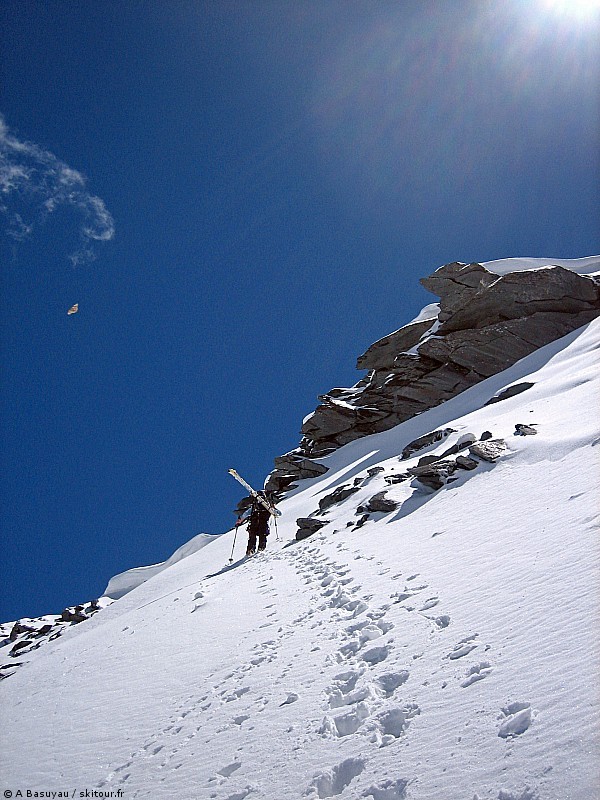 #10 Versant N du col de Rosoire : dernière montée avant de se laisser glisser jusqu Versant N du col de Rosoire : dernière montée avant de se laisser glisser jusqu'au refuge de la Parrachée où les bières nous attendent