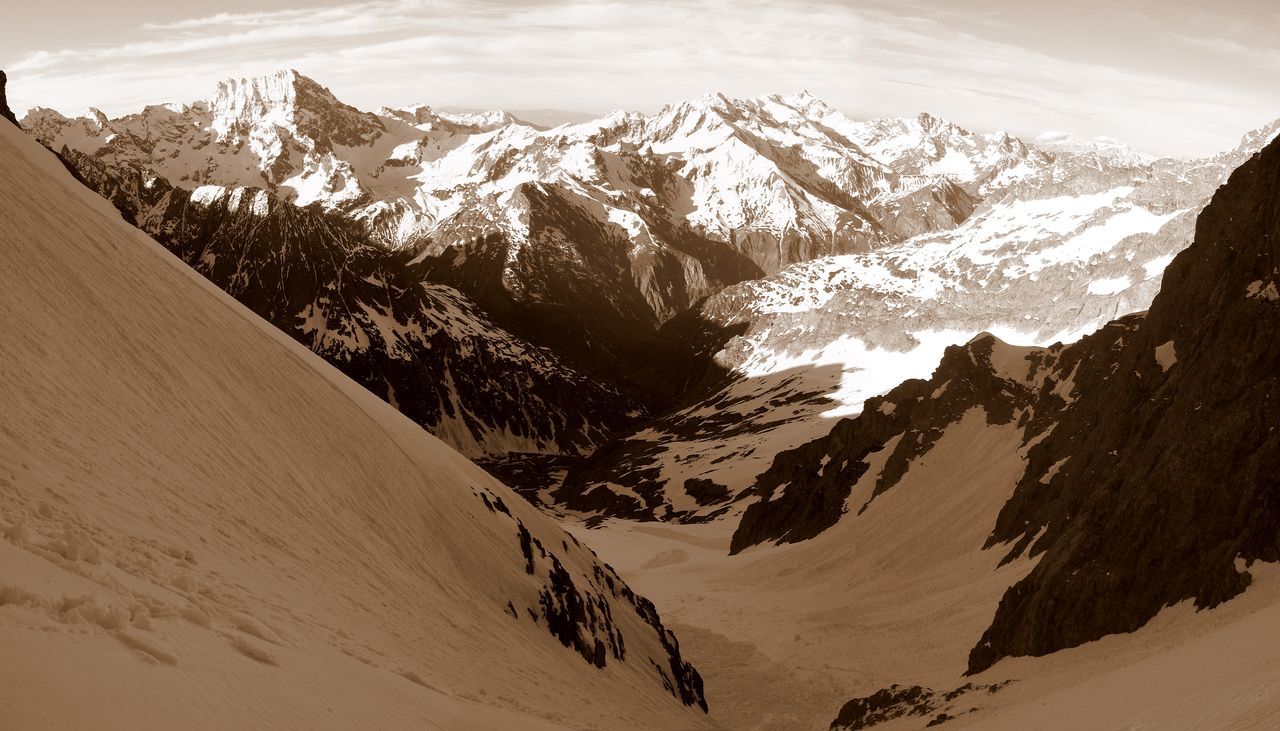 #12 vue sur la vallée du Gioberney : depuis le col du chardon vue sur la vallée du Gioberney : depuis le col du chardon
