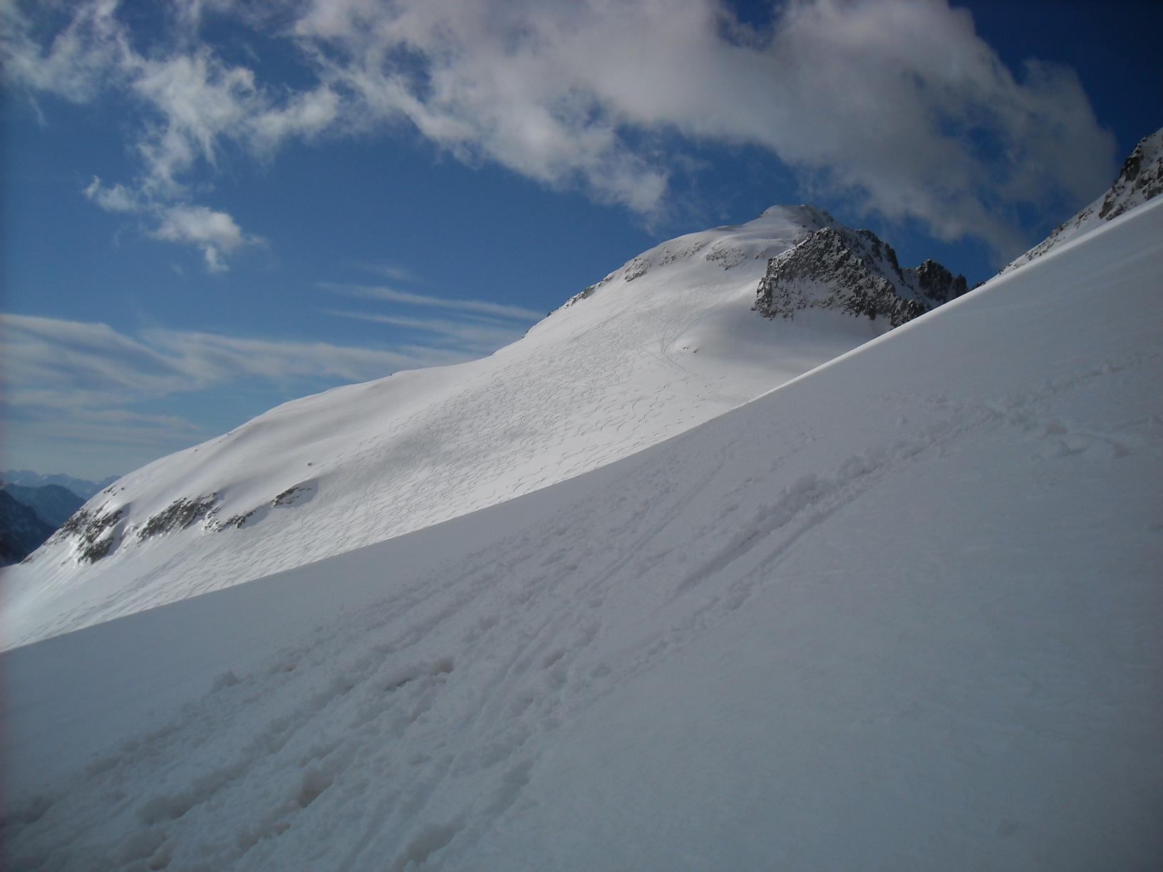 Aneto : On s'approche. On distingue bien maintenant la piste de descente.