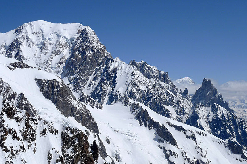 Mont-Blanc : Et les Jorasses coincées entre les Aiguilles de Peuterey !