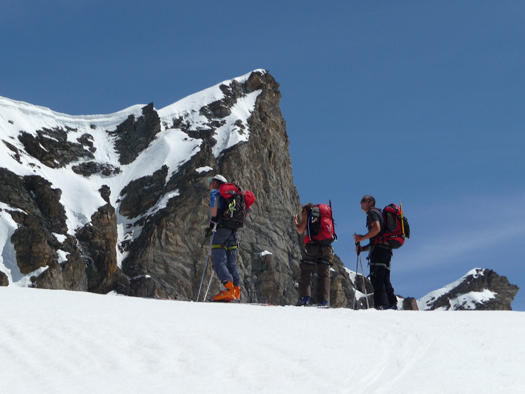 Col de la Gontière (3149m) : Devant la cime du Carro.