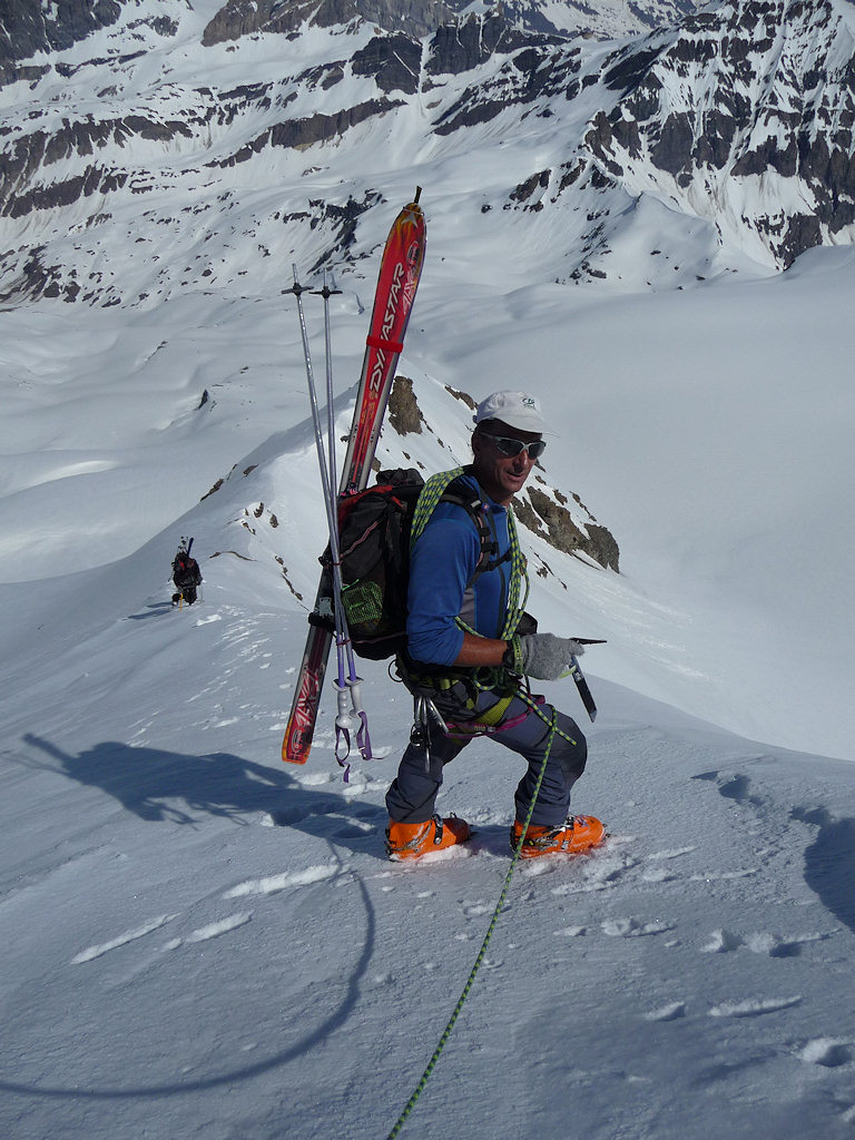 Sortie sur l'arête terminale W : A quelques encablures du sommet. La sortie directe sous le sommet est très raide avec des rochers