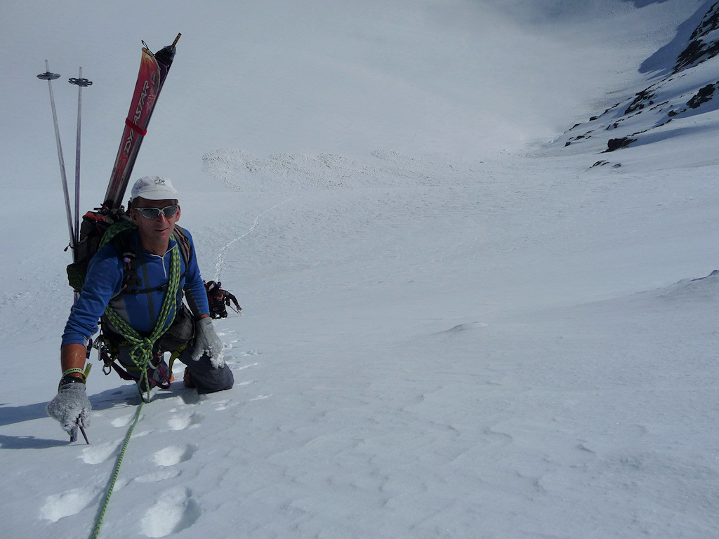 Notre trace de montée. : Dans la face,2 passage bien raides dont un avec la glace toute proche.