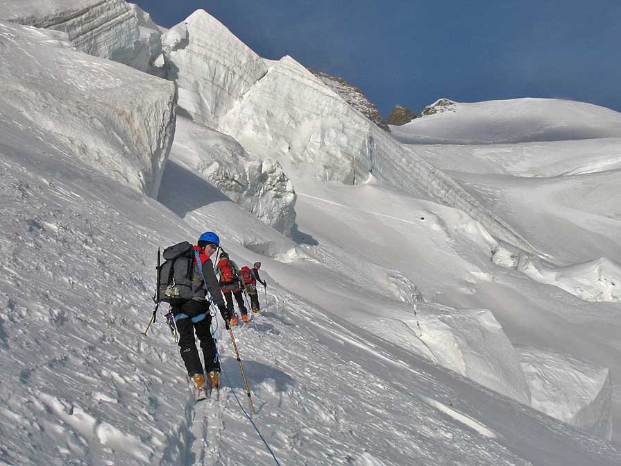 Dôme des Ecrins : le Dôme en haut à droite