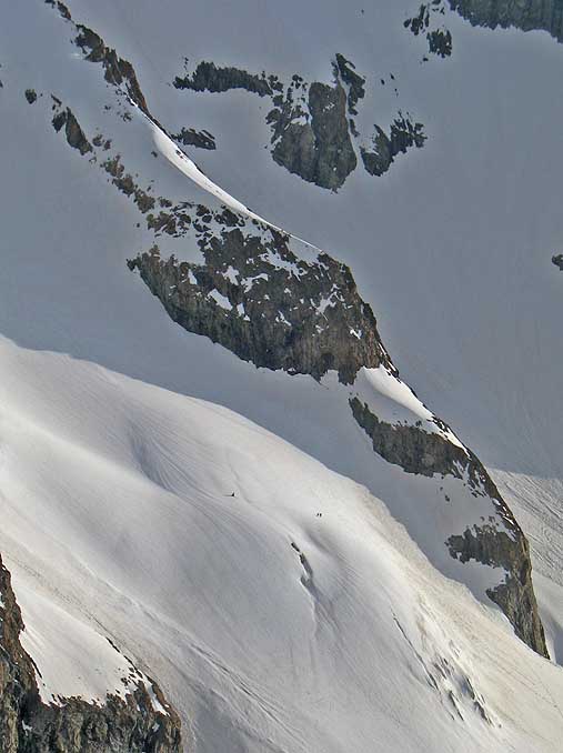 Dôme des Ecrins : Fabio, Agnès et Pierre montent à Roche Faurio, Anne Fleur Flâne du côté du Col des Ecrins.