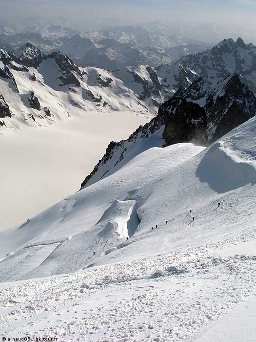 #2 Dôme des Ecrins : Passage d Dôme des Ecrins : Passage d'un pont de neige.