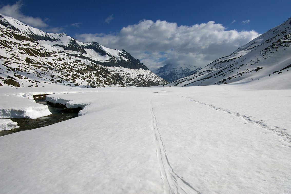 #2 L 18/05 Vallée du Nivolet : Rando nordique dans le vallon du Nivolet. Très enneigé. Très beau. Les marmottes doivent beaucoup creuser pour émerger du manteau. L 18/05 Vallée du Nivolet : Rando nordique dans le vallon du Nivolet. Très enneigé. Très beau. Les marmottes doivent beaucoup creuser pour émerger du manteau.