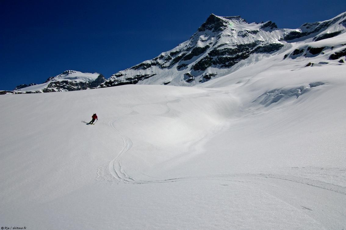 #18 Glacier di Montchair : Transfo toujours... dans des vallons spectaculaires, sans une seule trace. Glacier di Montchair : Transfo toujours... dans des vallons spectaculaires, sans une seule trace.