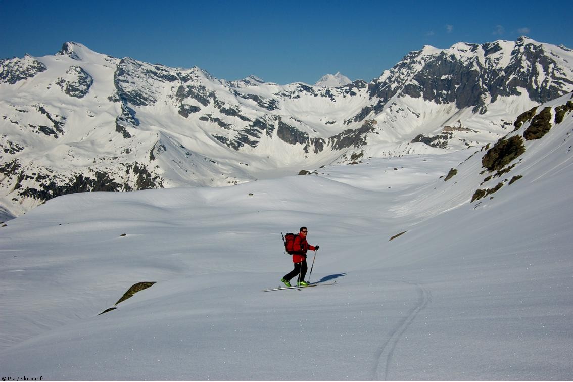 #6 Grde Motte &Casse : Au fil de la montée, Grande Motte et Grande Casse apparaissent au dessus du Col de la Galise. Grde Motte &Casse : Au fil de la montée, Grande Motte et Grande Casse apparaissent au dessus du Col de la Galise.