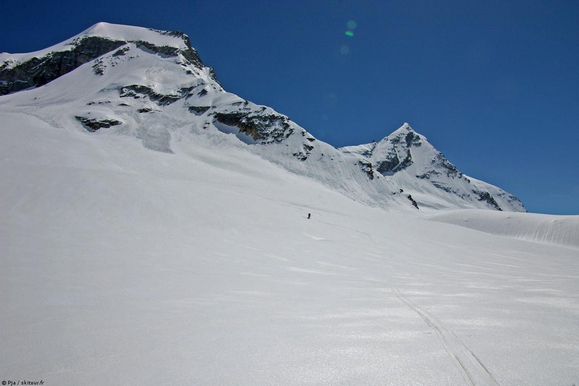 #11 Sur le glacier de Montcorvé : Bel enneigement du glacier et des sommets du Ciarforon et de la Becca di Monciar Sur le glacier de Montcorvé : Bel enneigement du glacier et des sommets du Ciarforon et de la Becca di Monciar