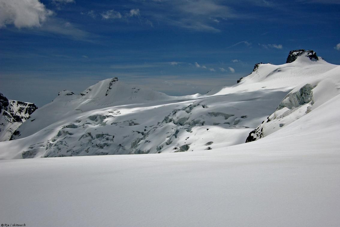 #11 La Tribolazione posée : Après les inquiétudes du 21/05 sur l La Tribolazione posée : Après les inquiétudes du 21/05 sur l'évolution météo... le ciel contrasté du 22/05 nous donne réassurance, et qualité du parcours. Ce n'aurait pas été de même en cas de brouillard chaud.
