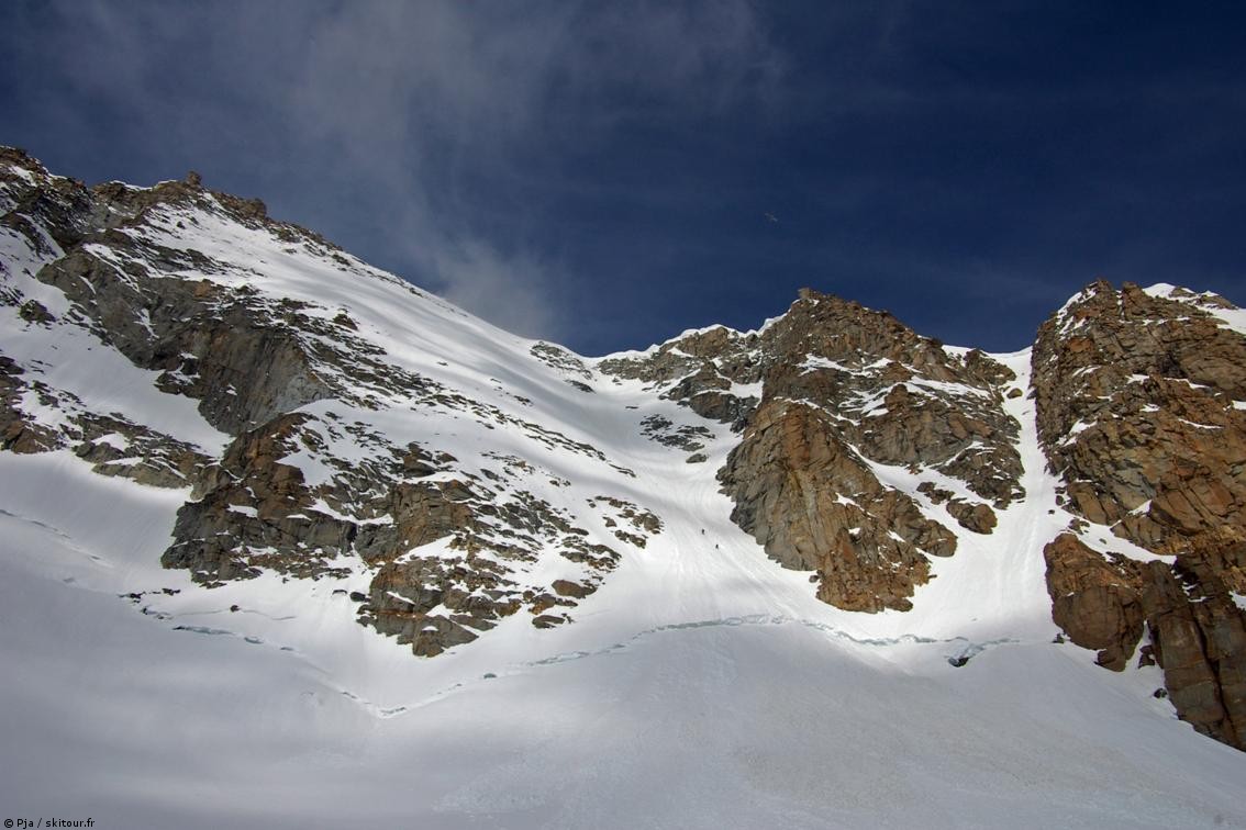 Jib & Clément climbing FE : C'est parti pour 350m de montée à 45-50°.