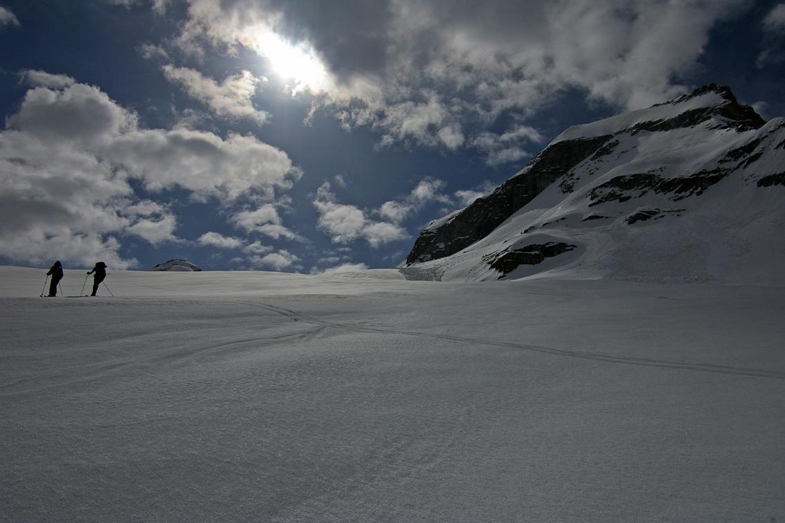 J 21/05 Sous Ciarforon : En direction du Colle Gran Paradiso, nous passons sous la face N du Ciarforon. Il fait encore beau.