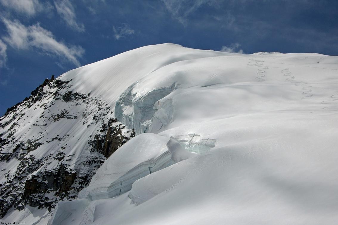 #7 Cresta Gastaldi : Le glacier perché de la Cresta Gastaldi (3900)... que nous venons de gravir et de descendre avec Sylvain. Cresta Gastaldi : Le glacier perché de la Cresta Gastaldi (3900)... que nous venons de gravir et de descendre avec Sylvain.