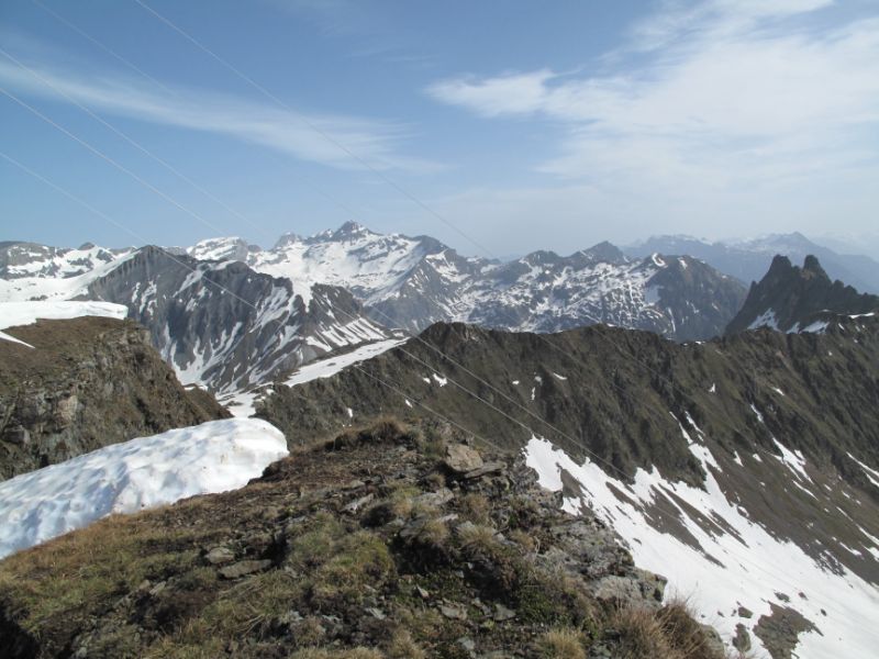 #4 Vue du sommet : Tour Sallière au loin vers le NE Vue du sommet : Tour Sallière au loin vers le NE