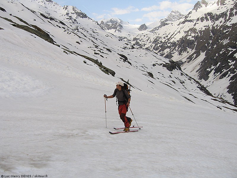 #7 Dents d Dents d'Ambin : La montée au col Gargouille avec un ciel bleu ...