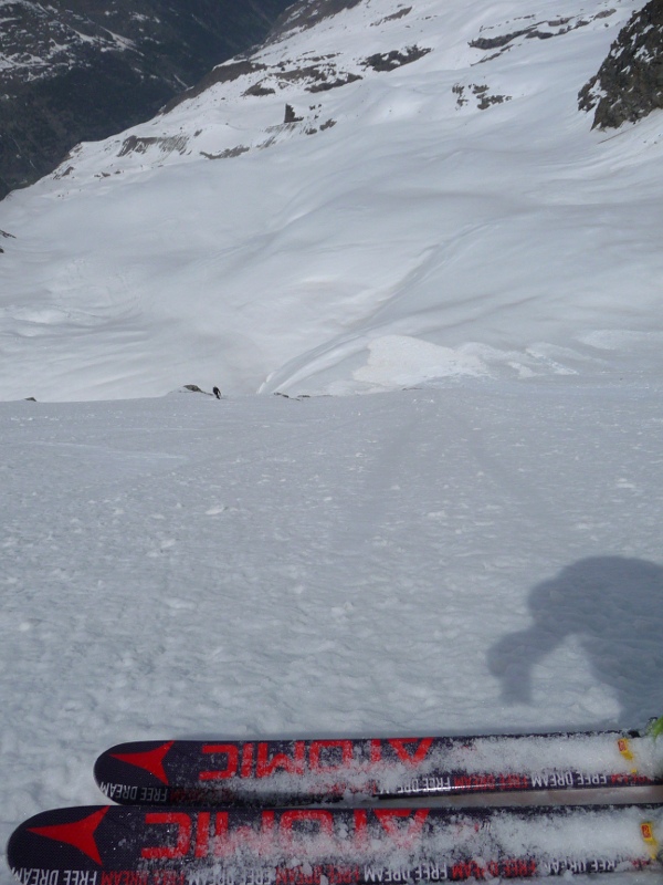 Couloir Aurora : Déjà à la moitié et encore un beau billard sous les spatules