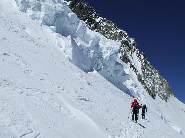 Mont Maudit : sous les séracs de la face Nord, pas très rassurant ...