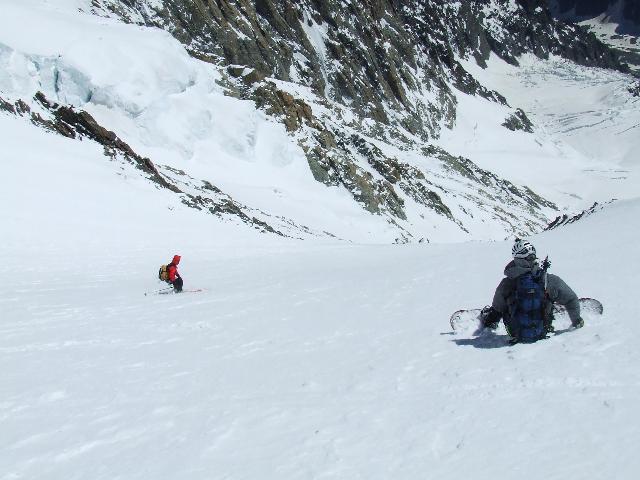 Mont-blanc face Ouest : la première pente sous le sommet, un regal, vue plongeante .