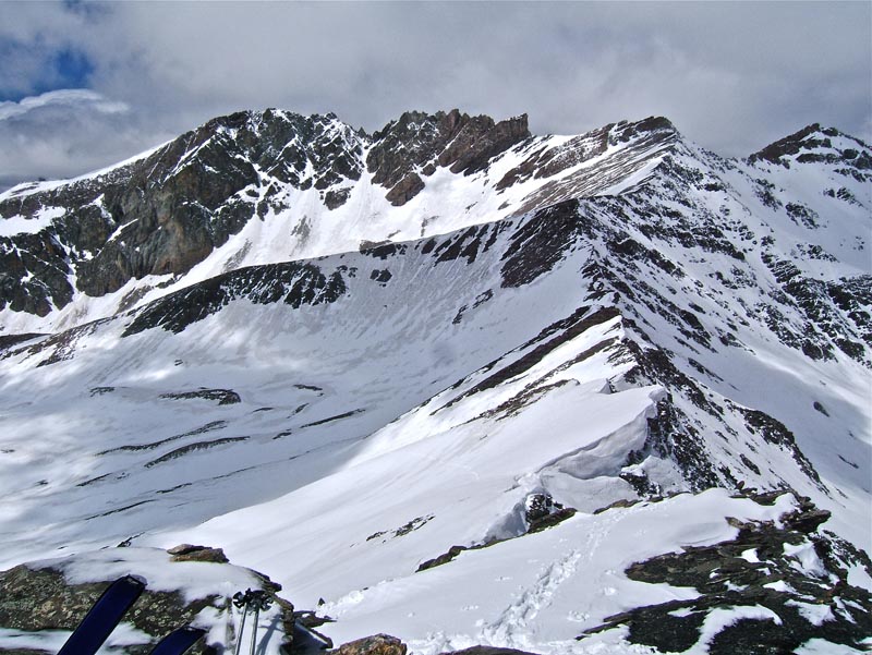 #12 Dents de Maniglia : Mont Maniglia, Dents de Maniglia et Pointe haute de Mary vue de l Dents de Maniglia : Mont Maniglia, Dents de Maniglia et Pointe haute de Mary vue de l'Autaret.On voit bien la pente, du sommet sans nom cote 3012, qui permet le passage pour venir à la Cime de l'Autaret.